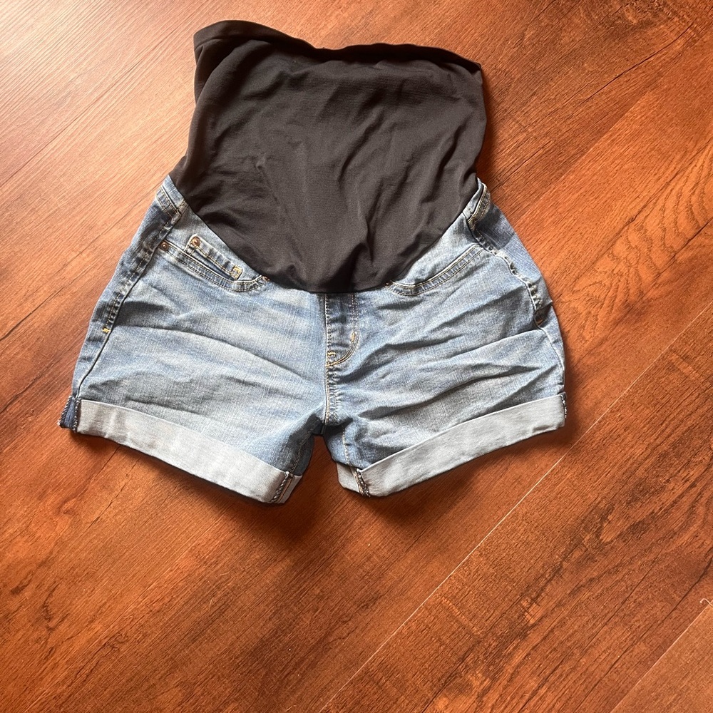 Levi Strauss Signature Gold Women's Maternity Mid-Rise Shorts